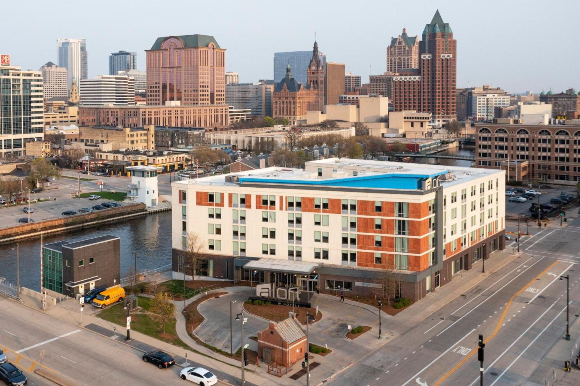 Aloft Hotel Milwaukee Downtown Exterior foto